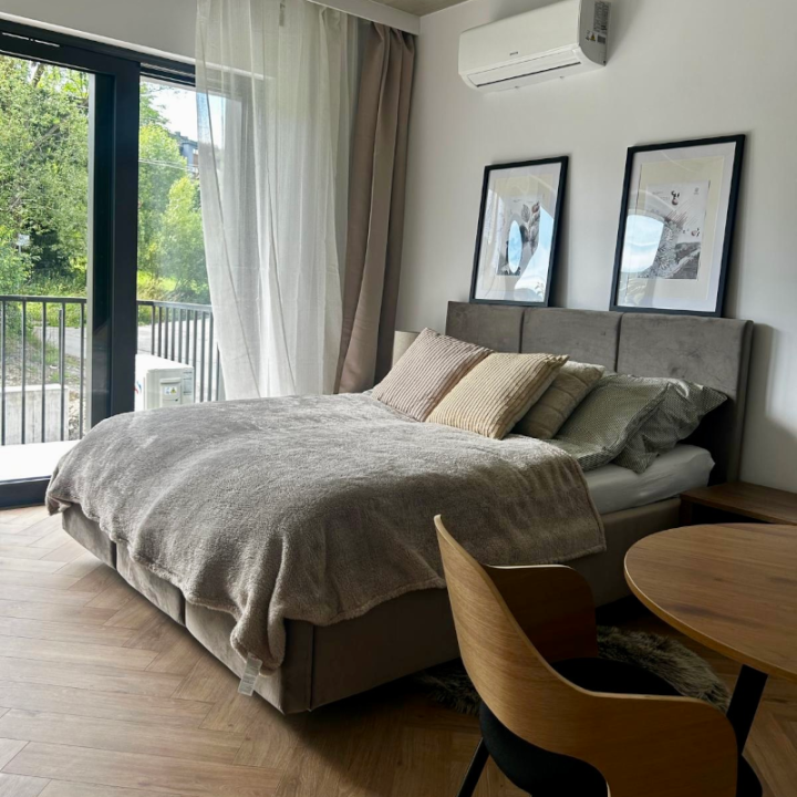 Apartament B - sypialnia i balkon